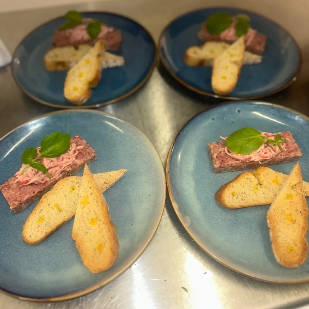 Image alt description