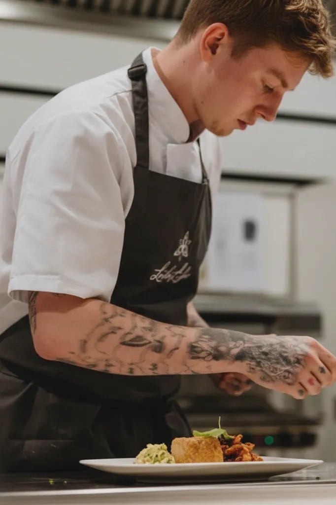 Image alt description