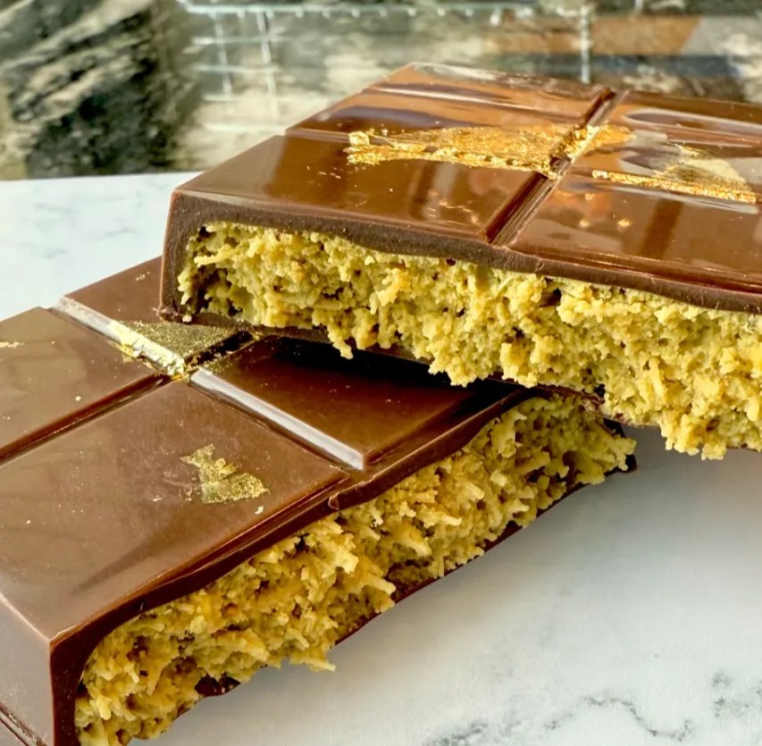 Image alt description