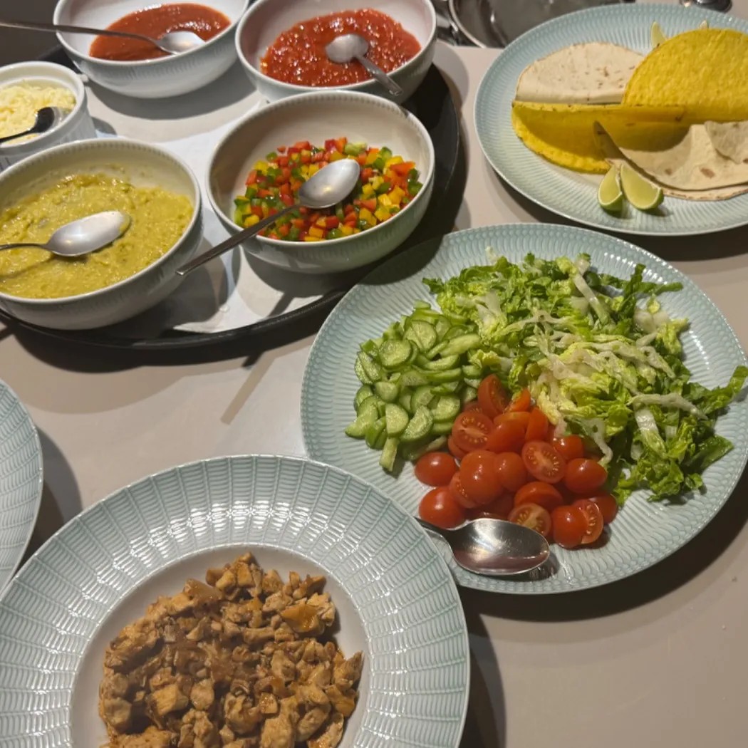 Image alt description