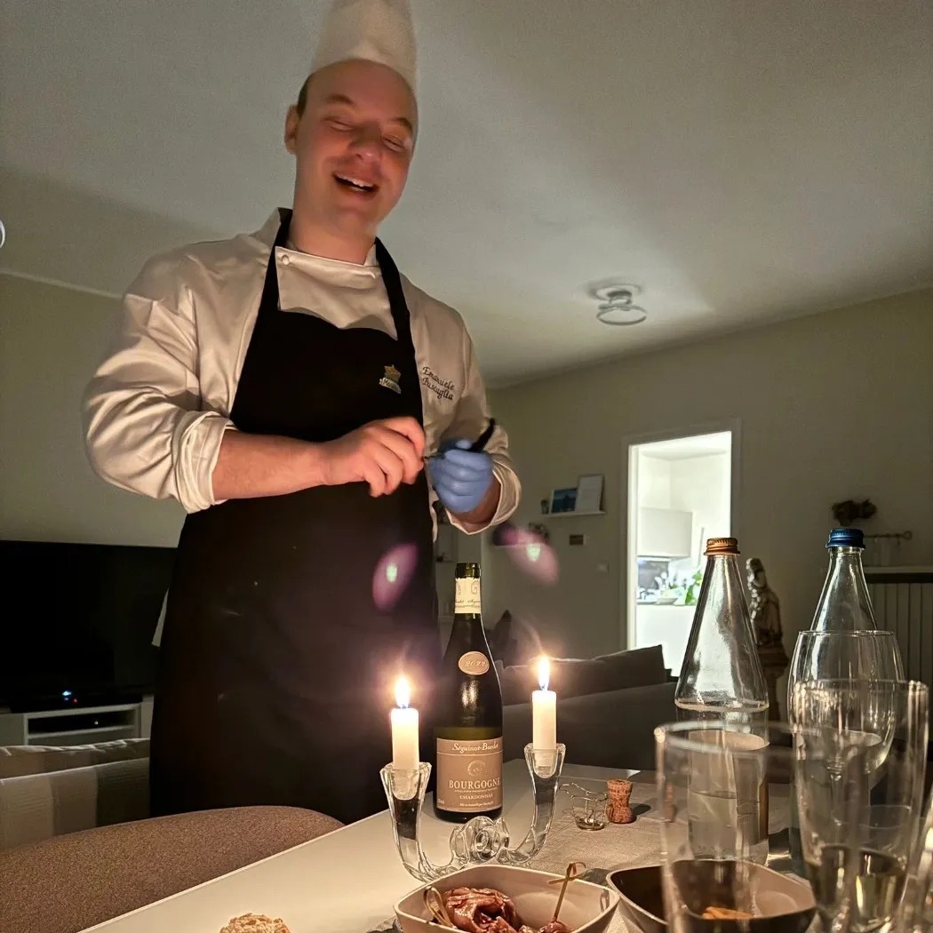 Image alt description