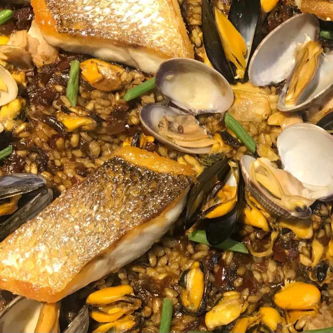 Image alt description