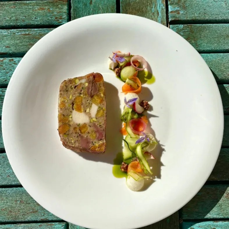 Image alt description