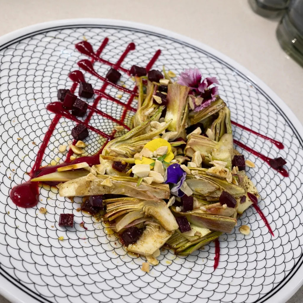 Image alt description