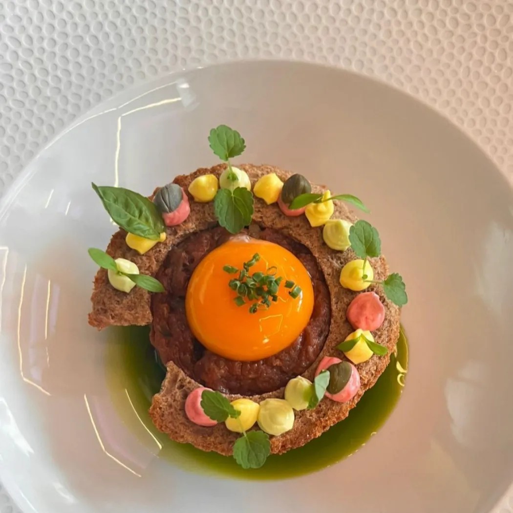 Image alt description