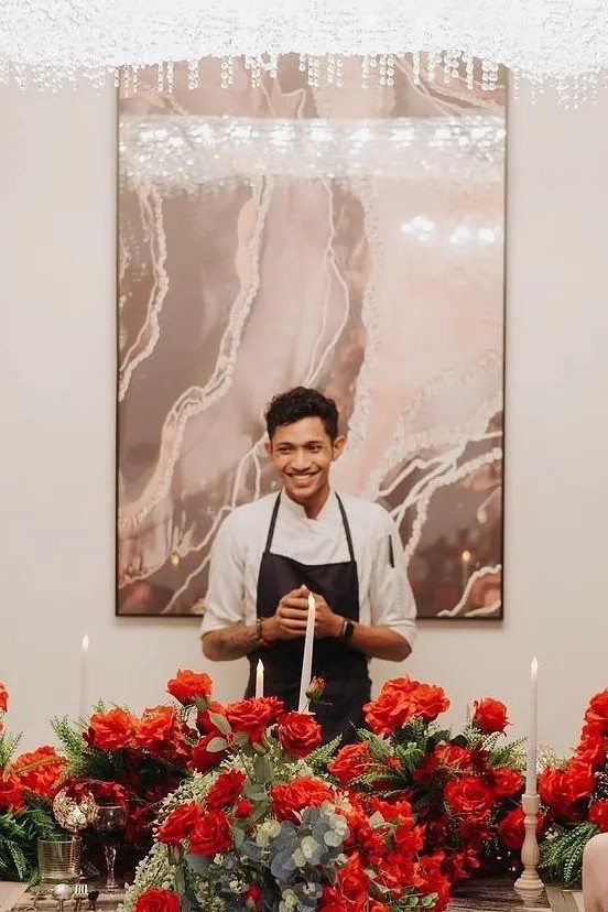 Image alt description