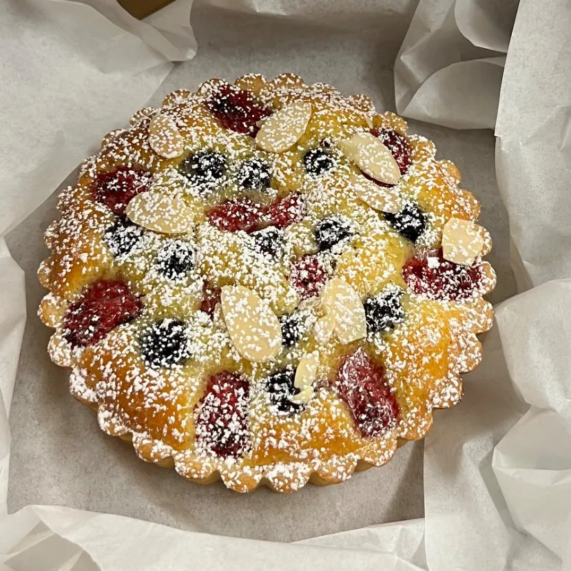 Image alt description