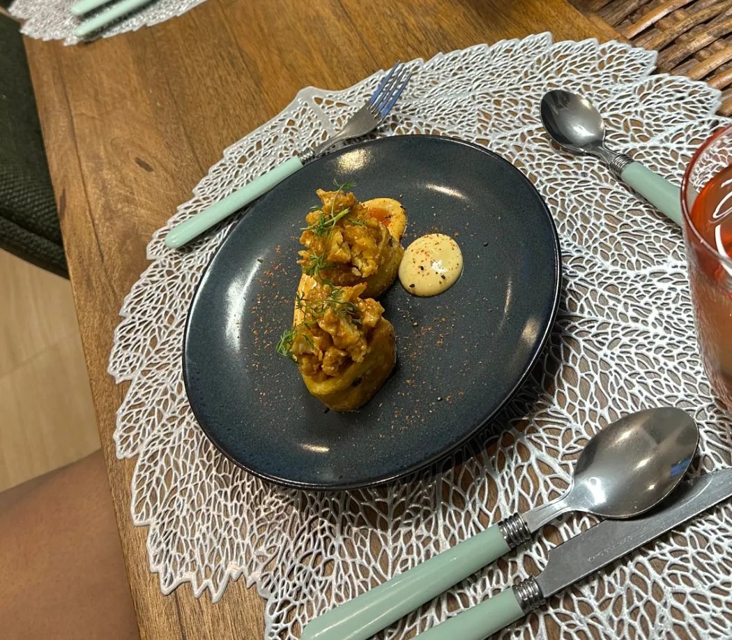 Image alt description