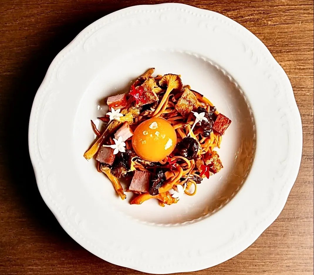 Image alt description