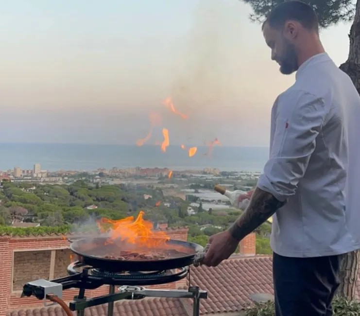 Image alt description