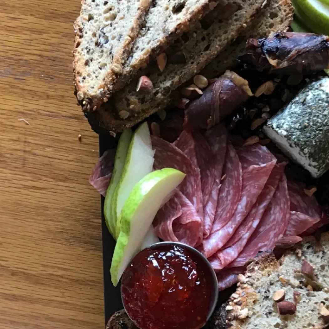 Image alt description