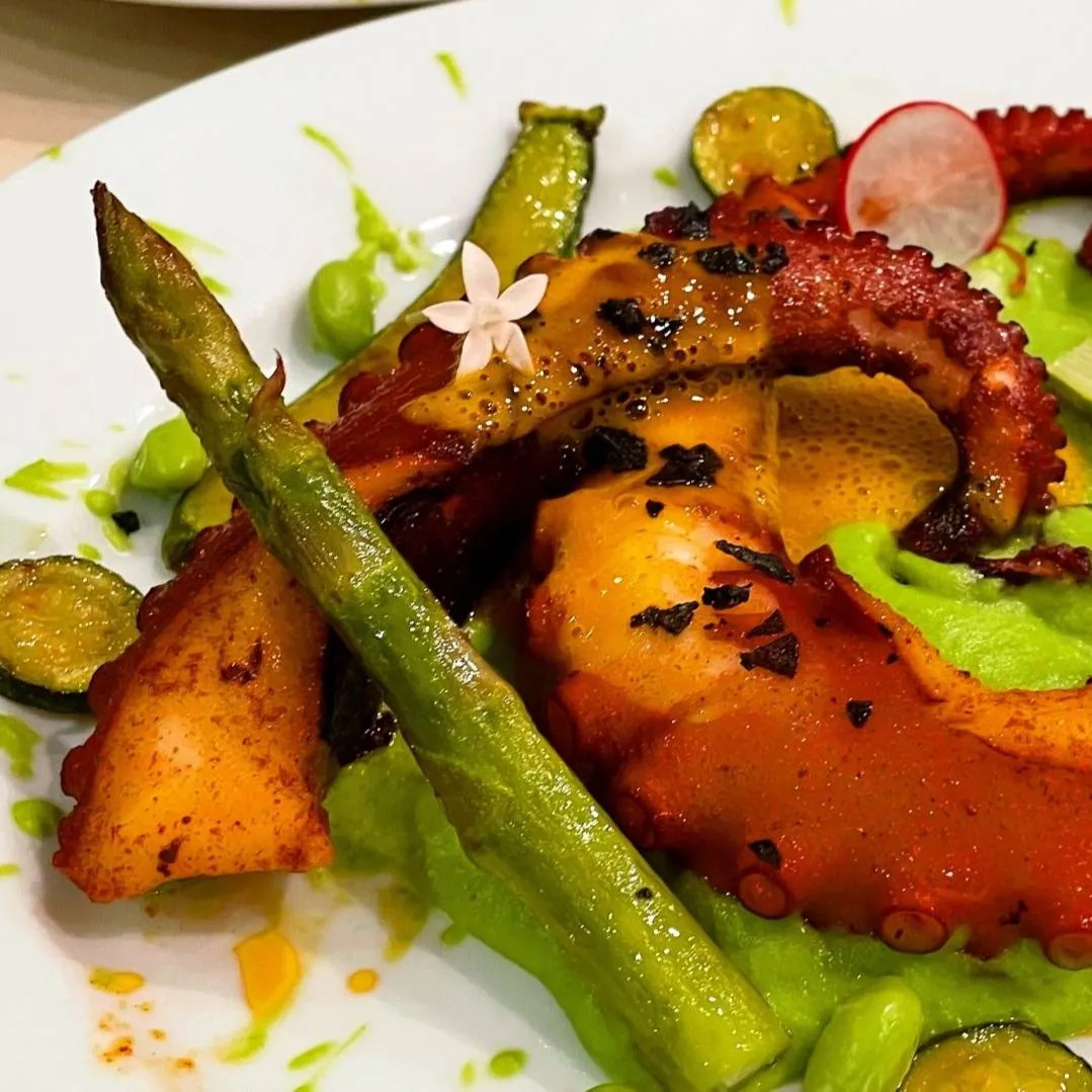 Image alt description