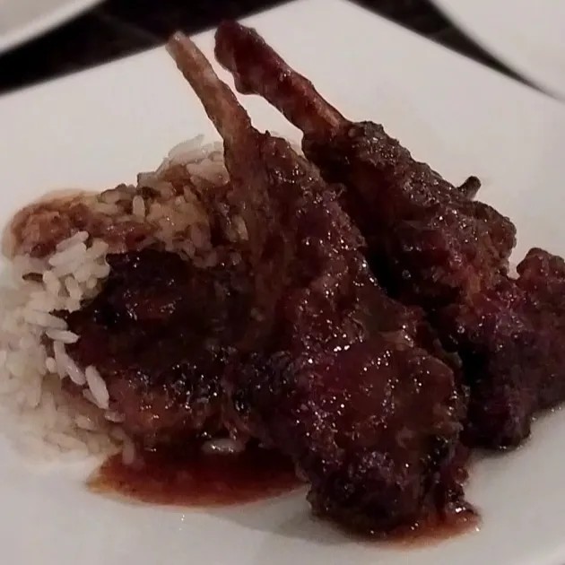 Image alt description