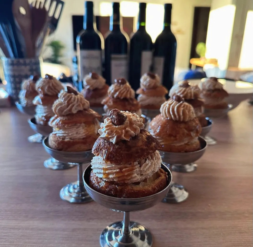 Image alt description