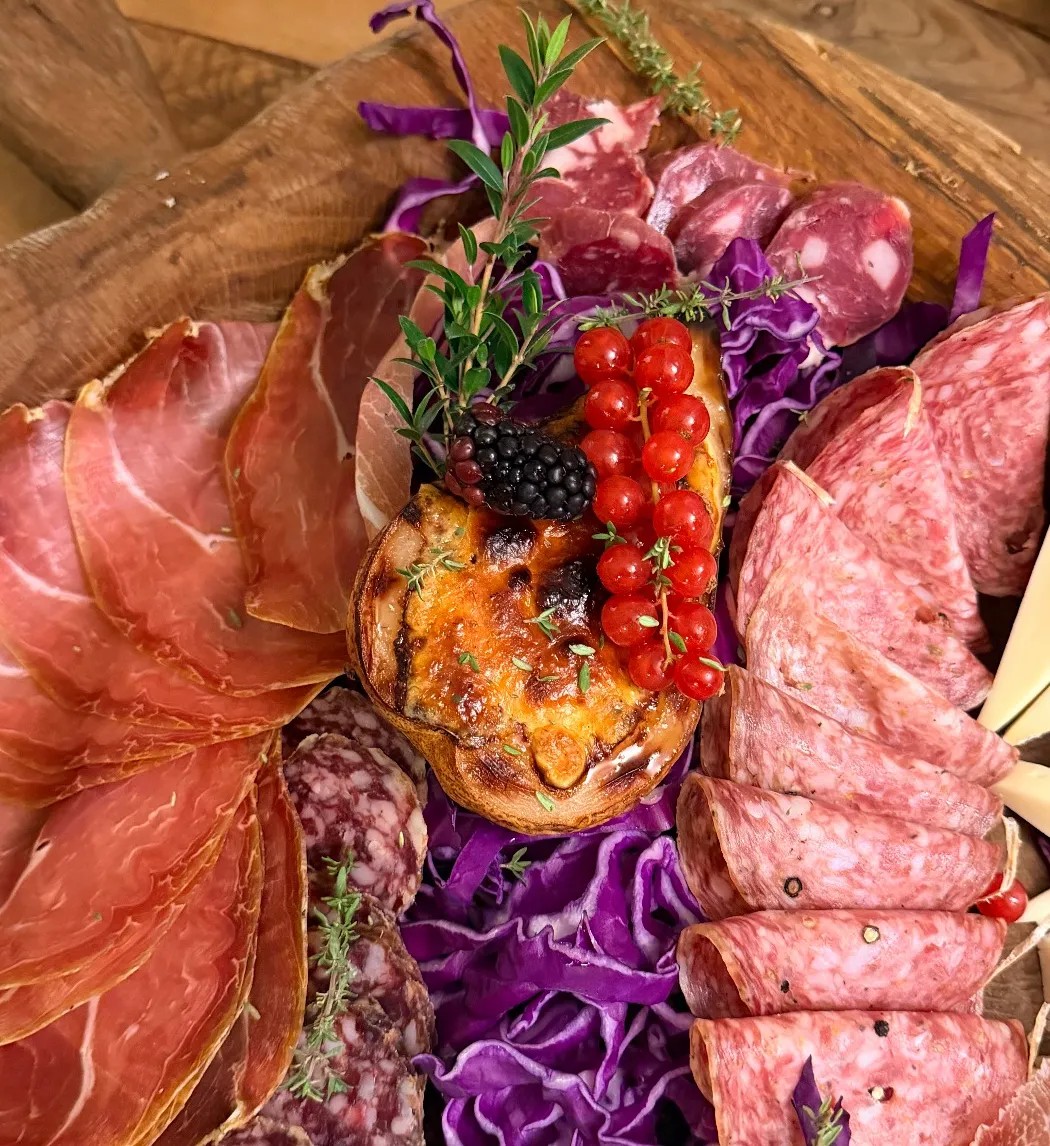 Image alt description