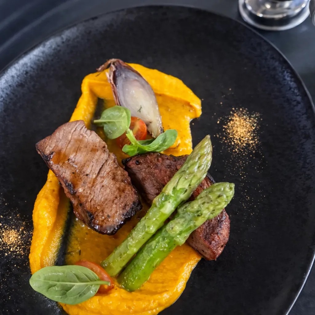 Image alt description