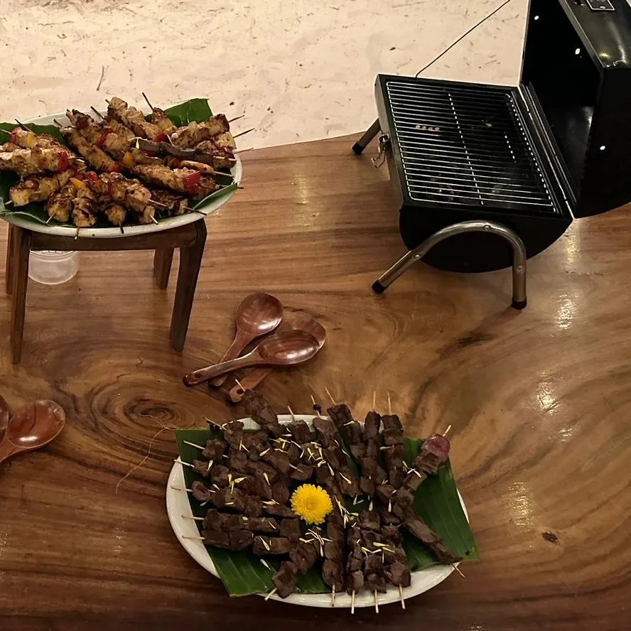 Image alt description