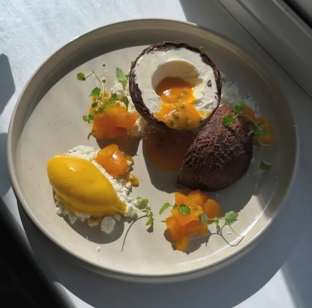 Image alt description