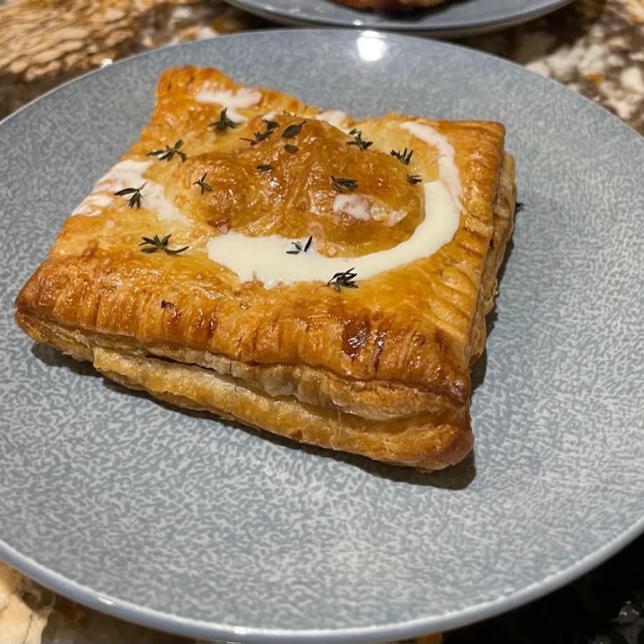 Image alt description