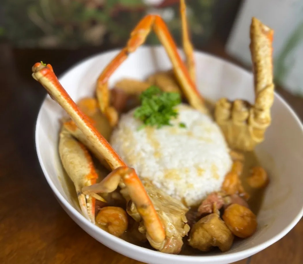 Image alt description