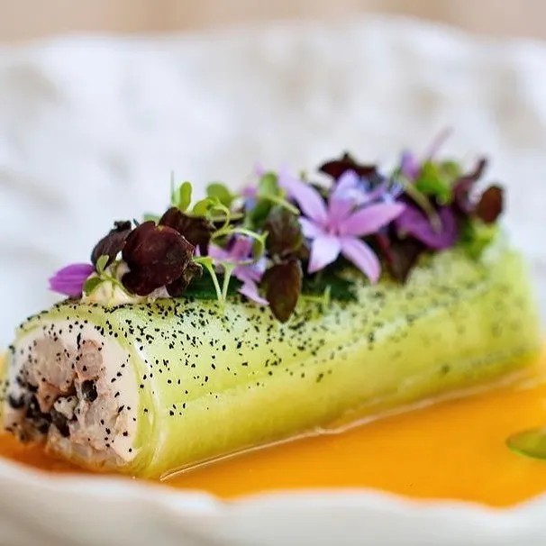 Image alt description