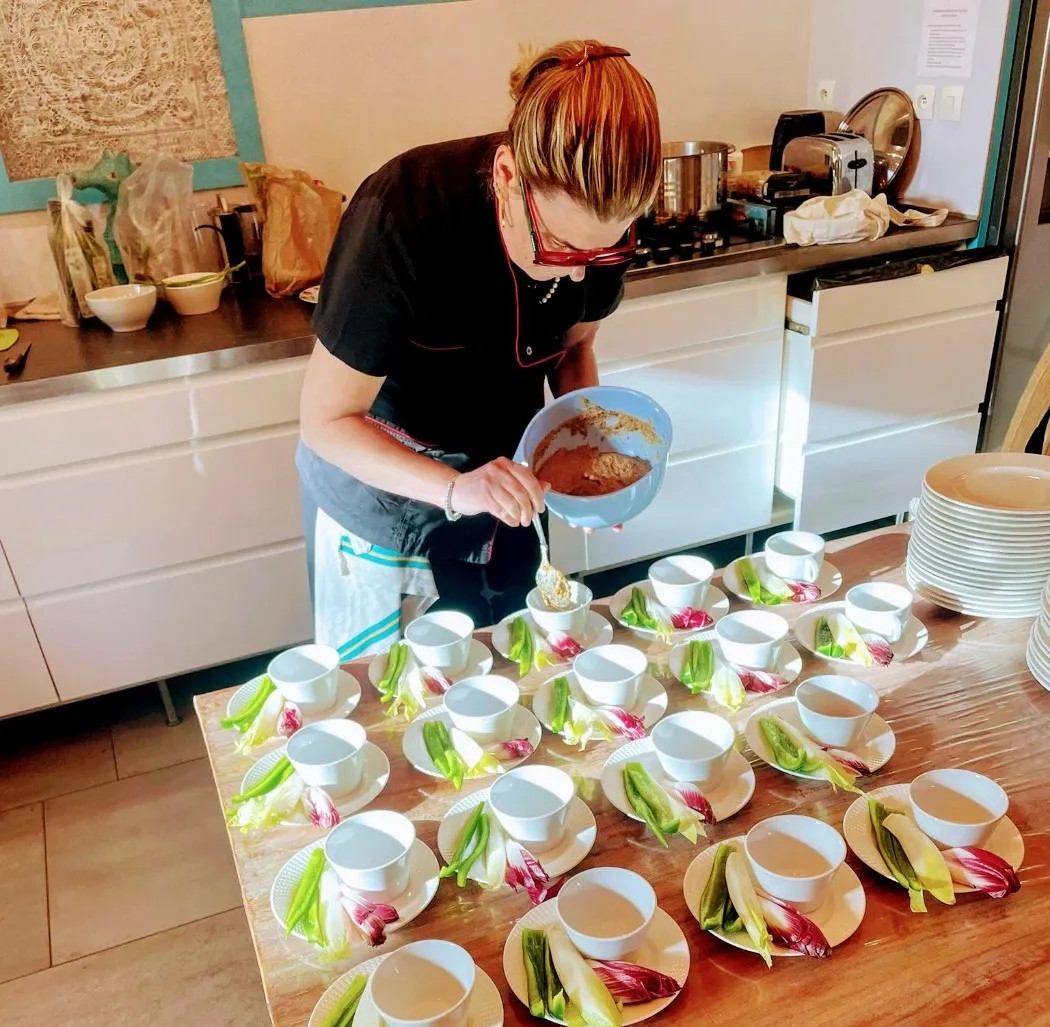 Image alt description