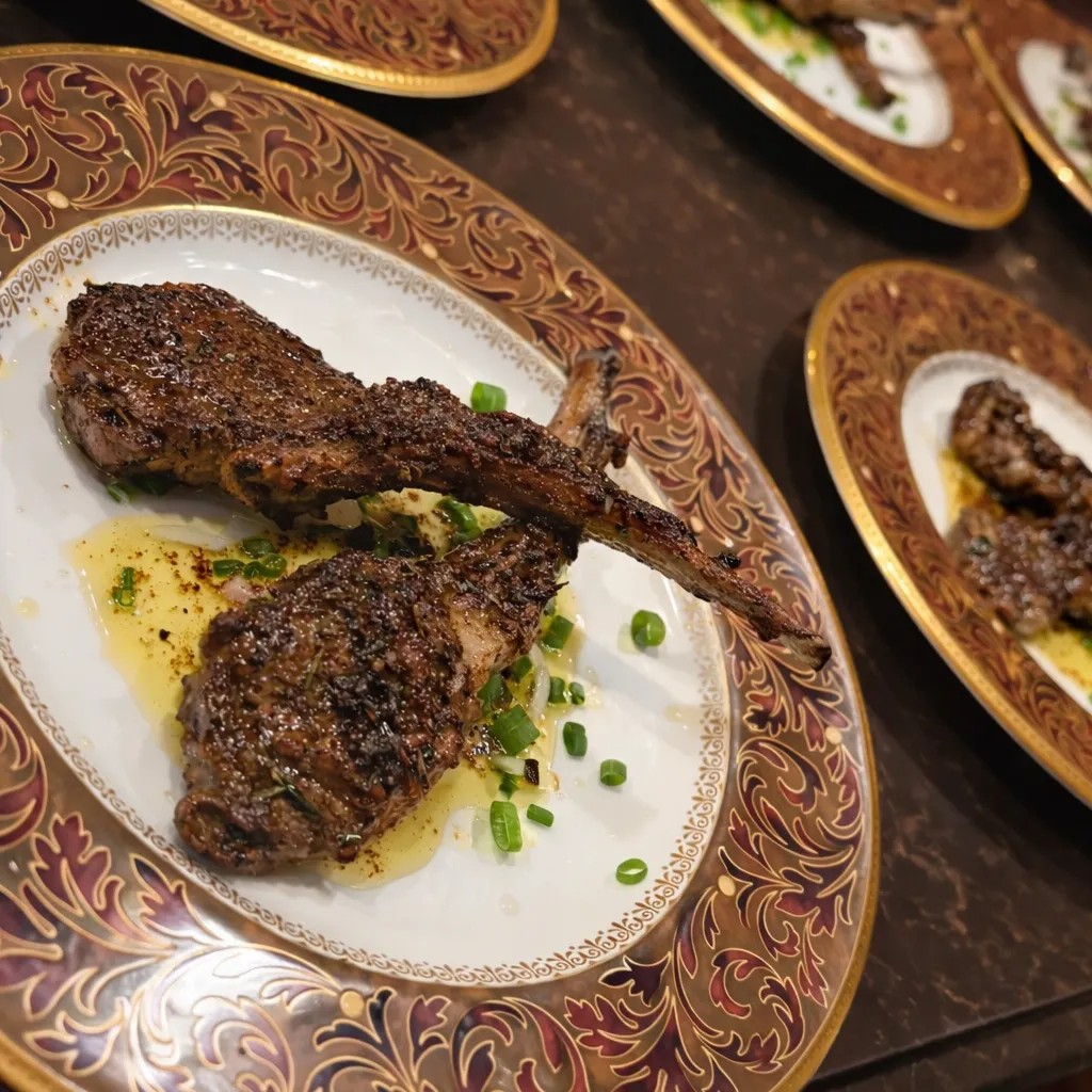 Image alt description