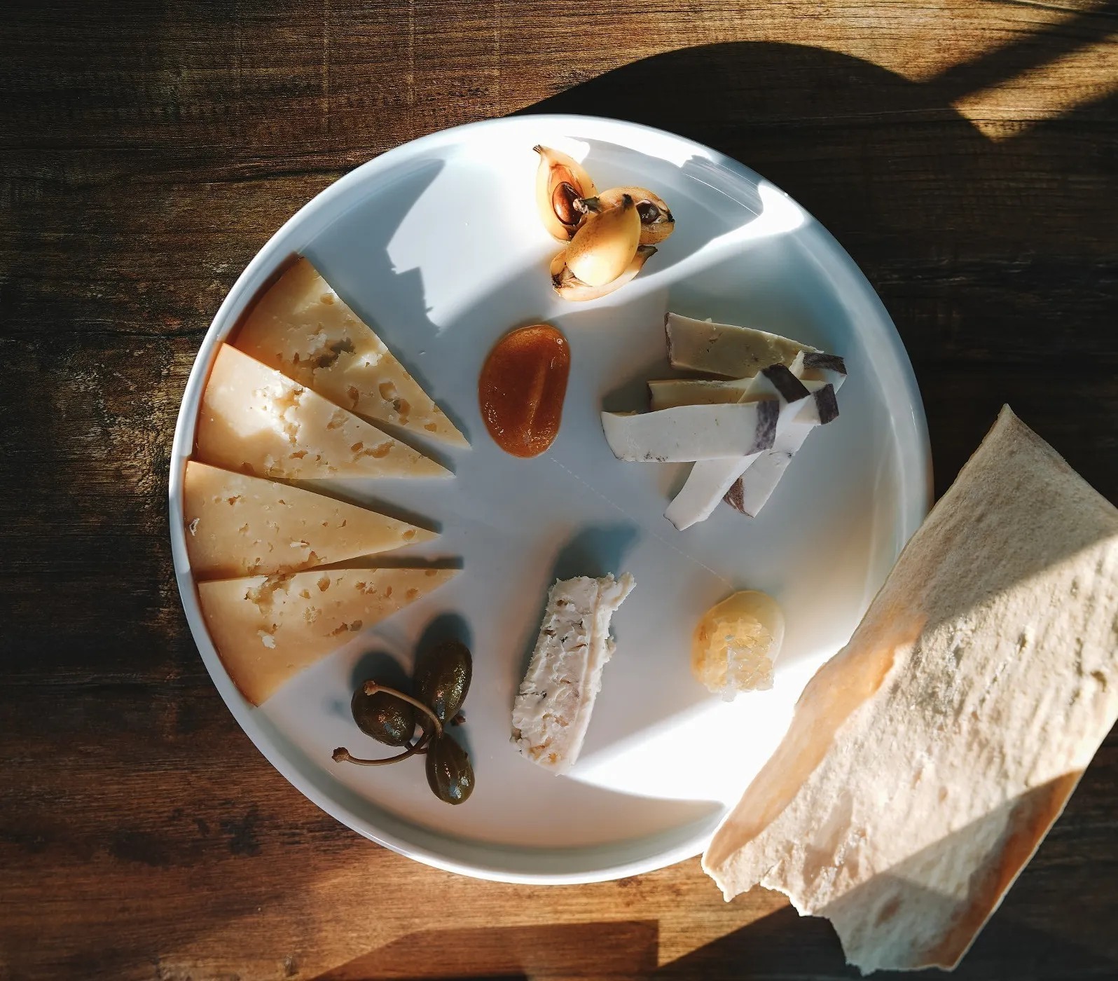 Image alt description