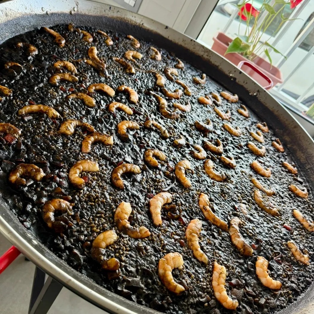 Image alt description