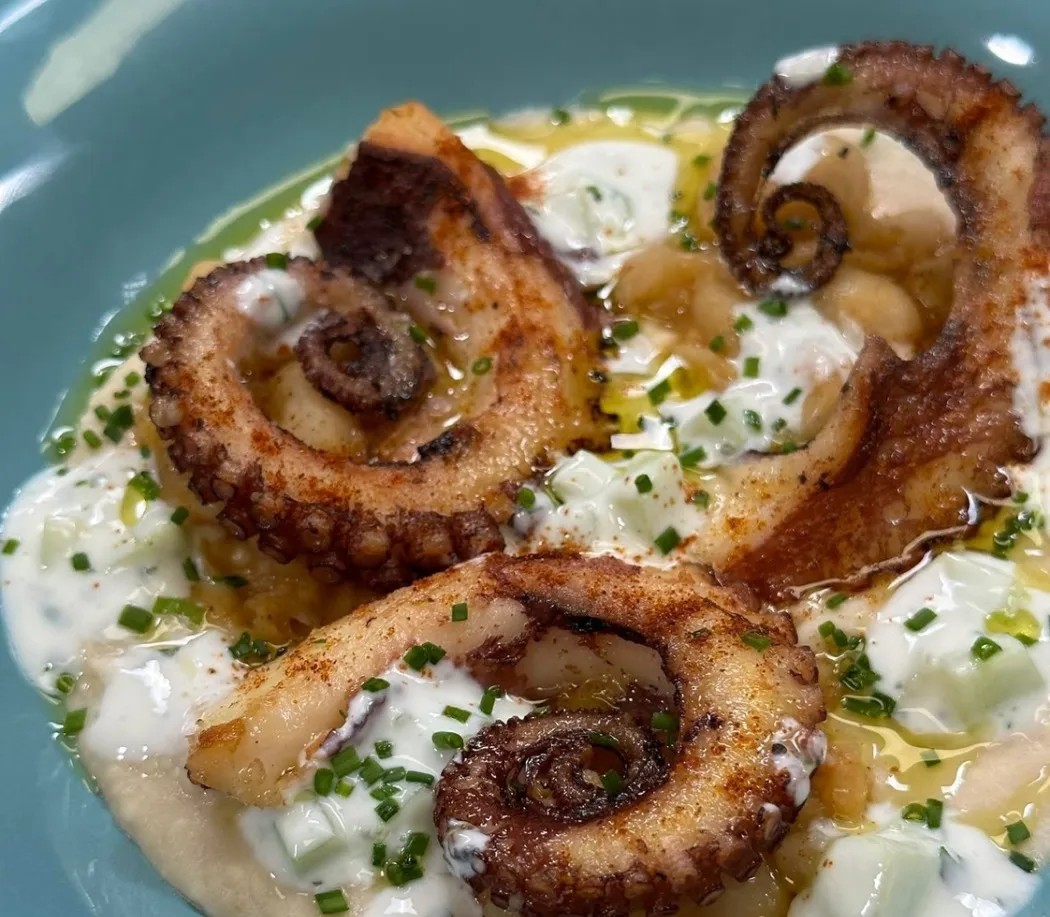 Image alt description