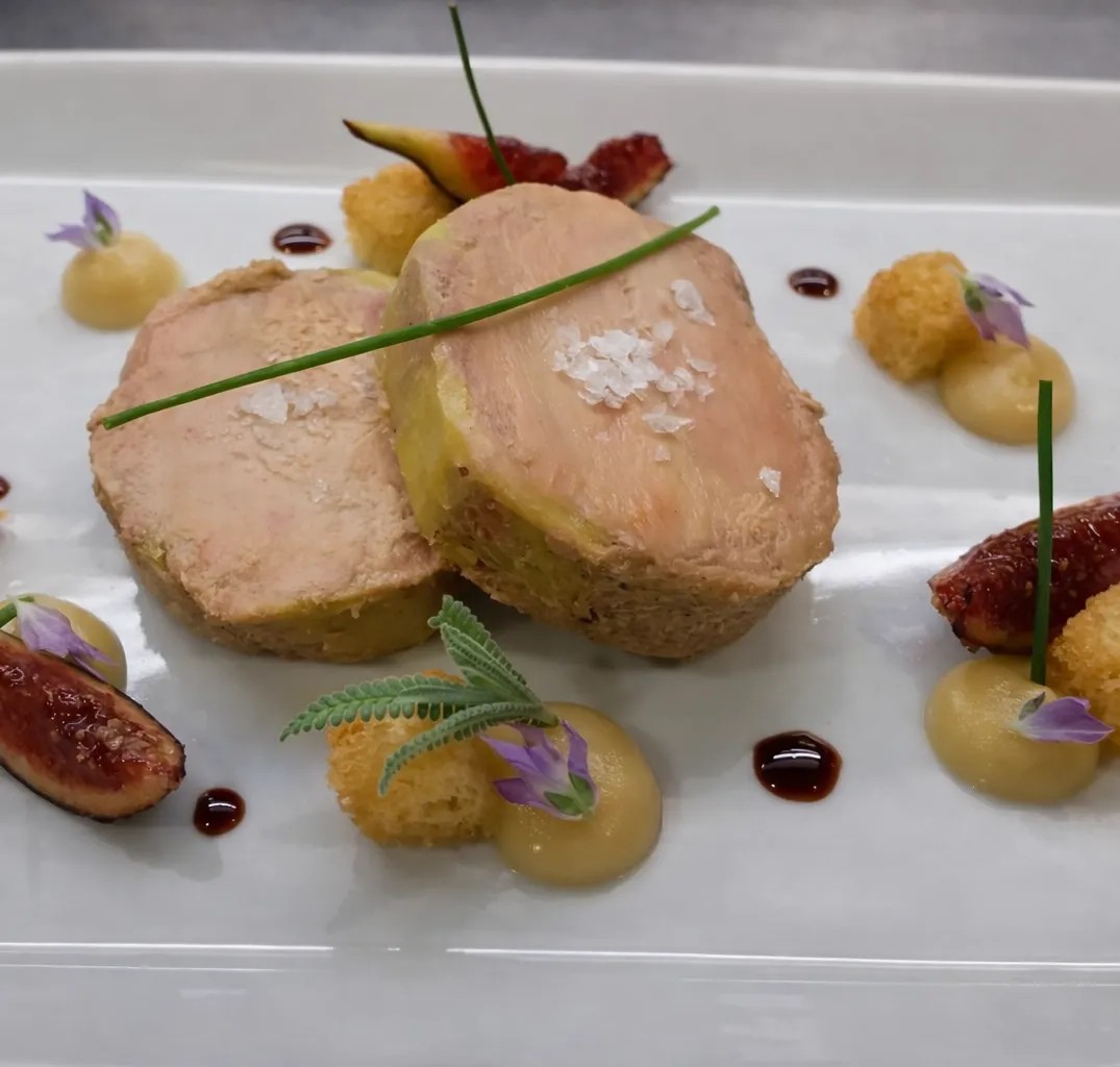 Image alt description