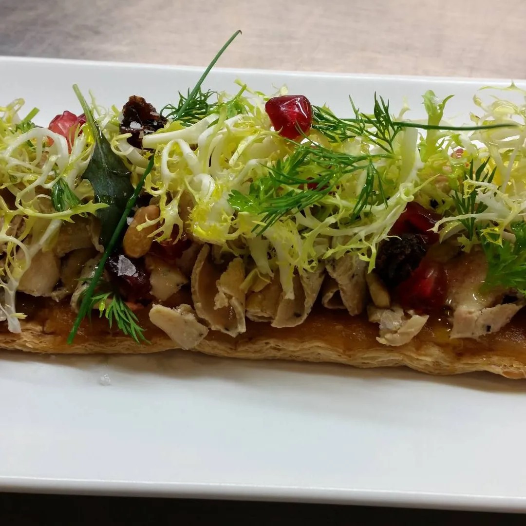 Image alt description