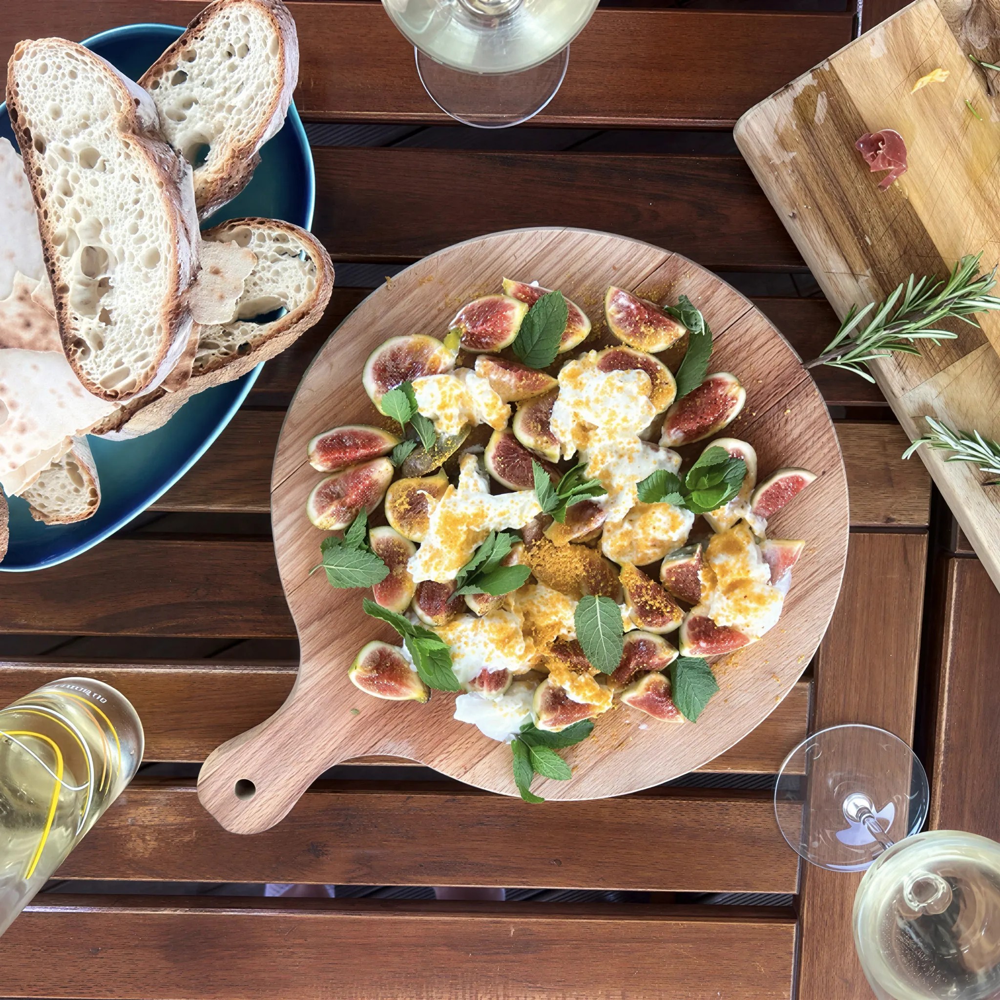 Image alt description