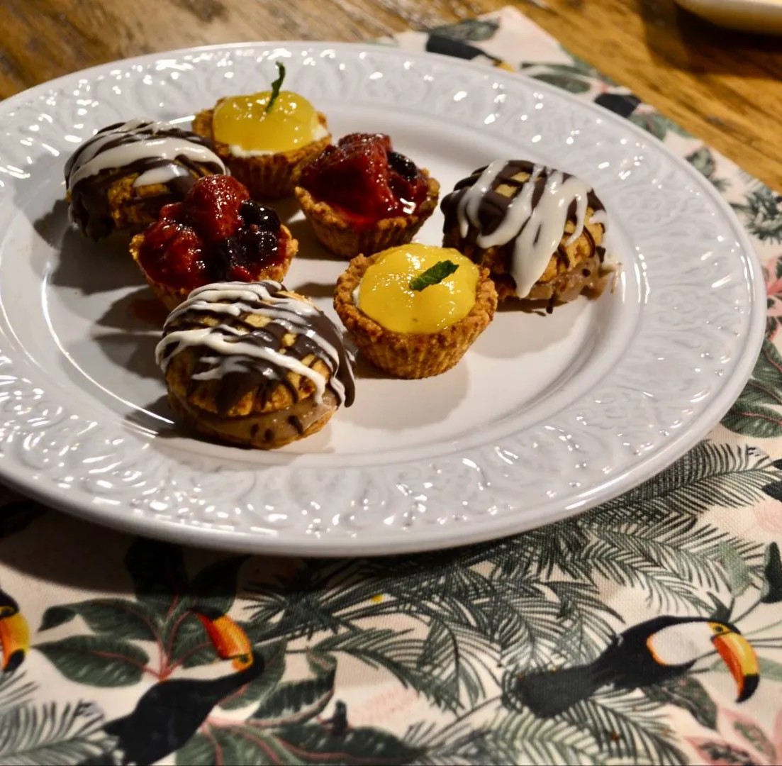 Image alt description