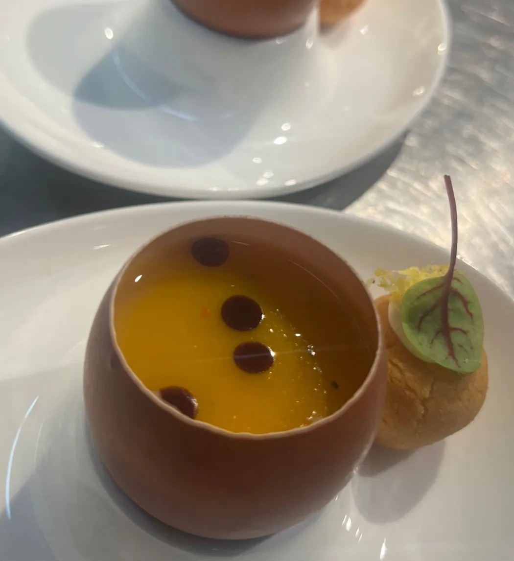 Image alt description