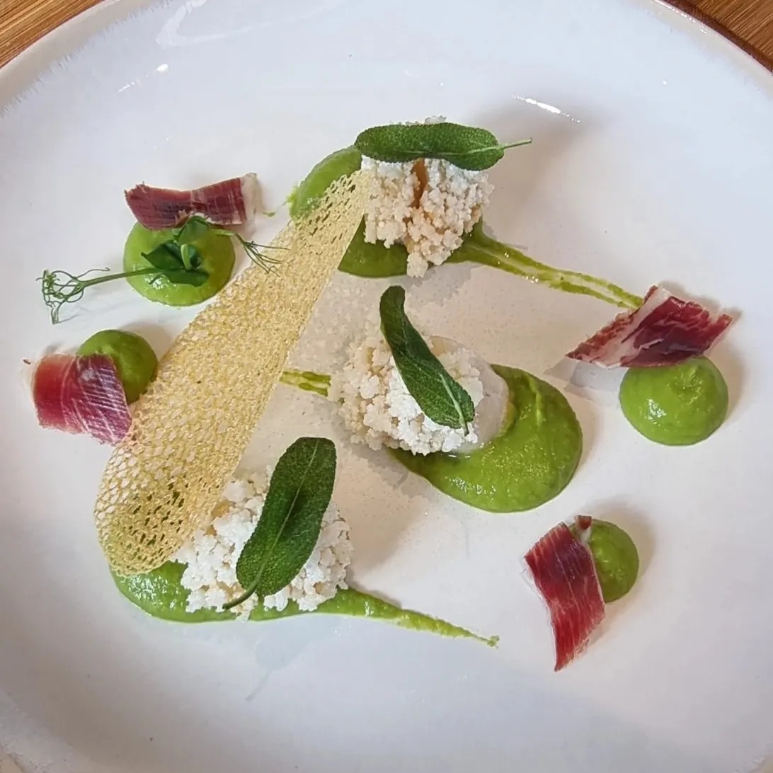 Image alt description