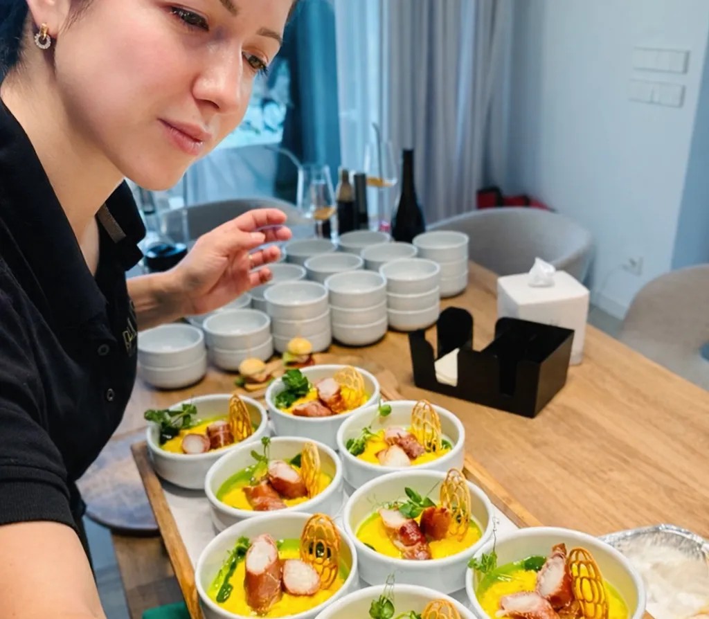 Image alt description