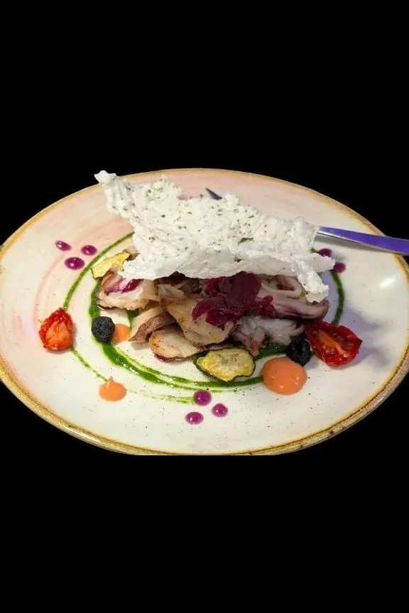 Image alt description