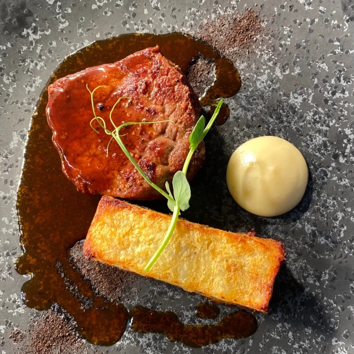 Image alt description