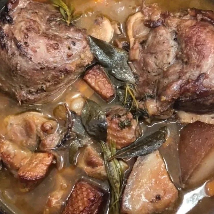 Image alt description