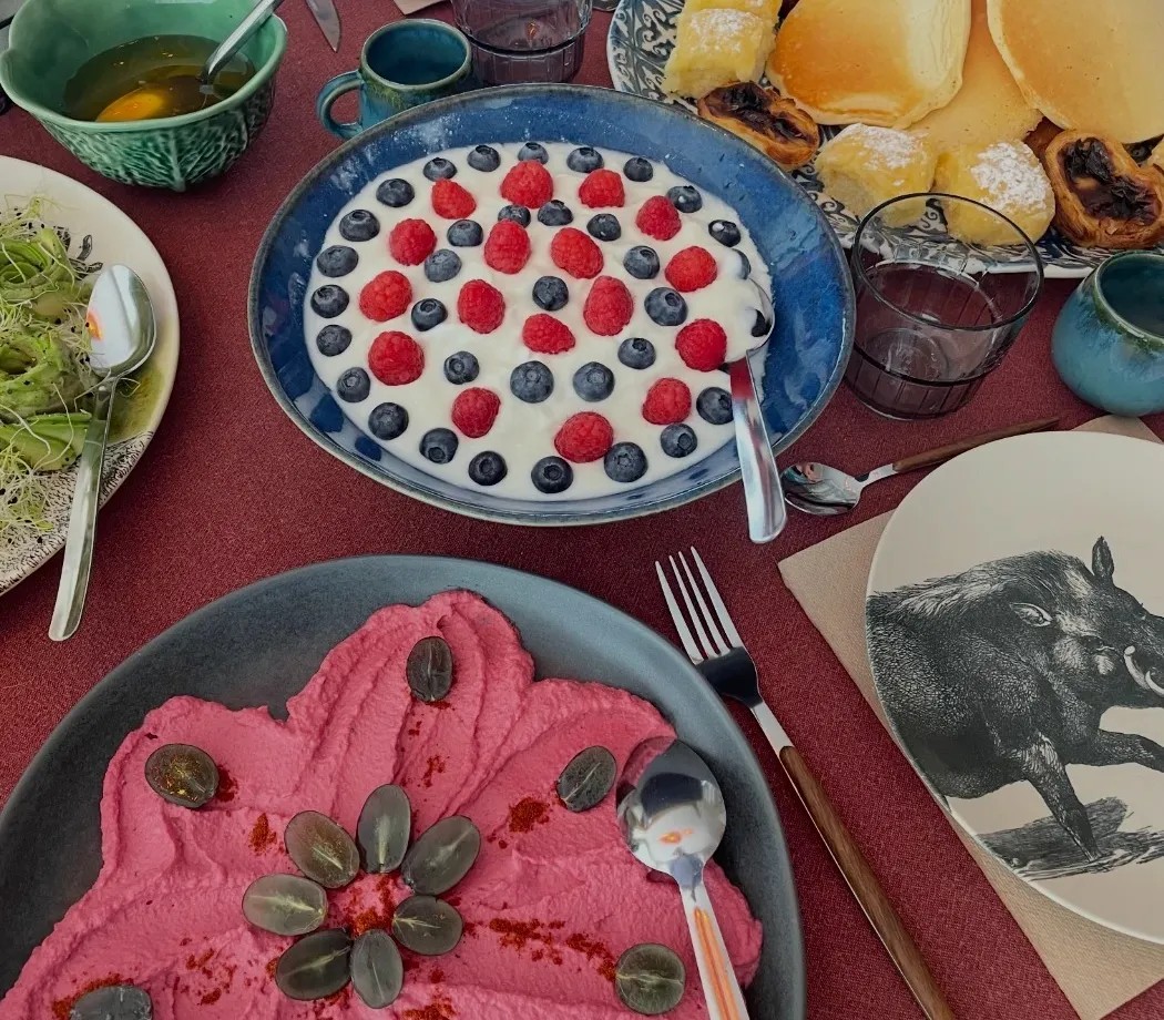 Image alt description