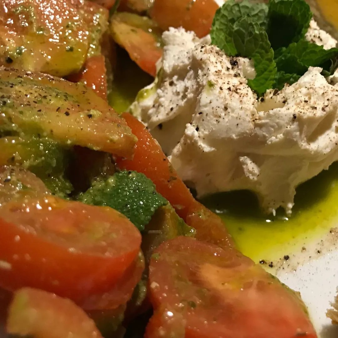 Image alt description