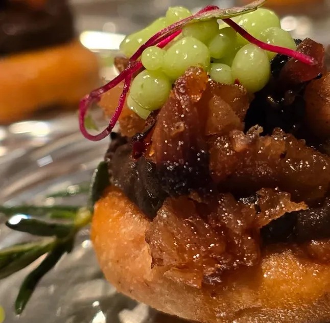 Image alt description