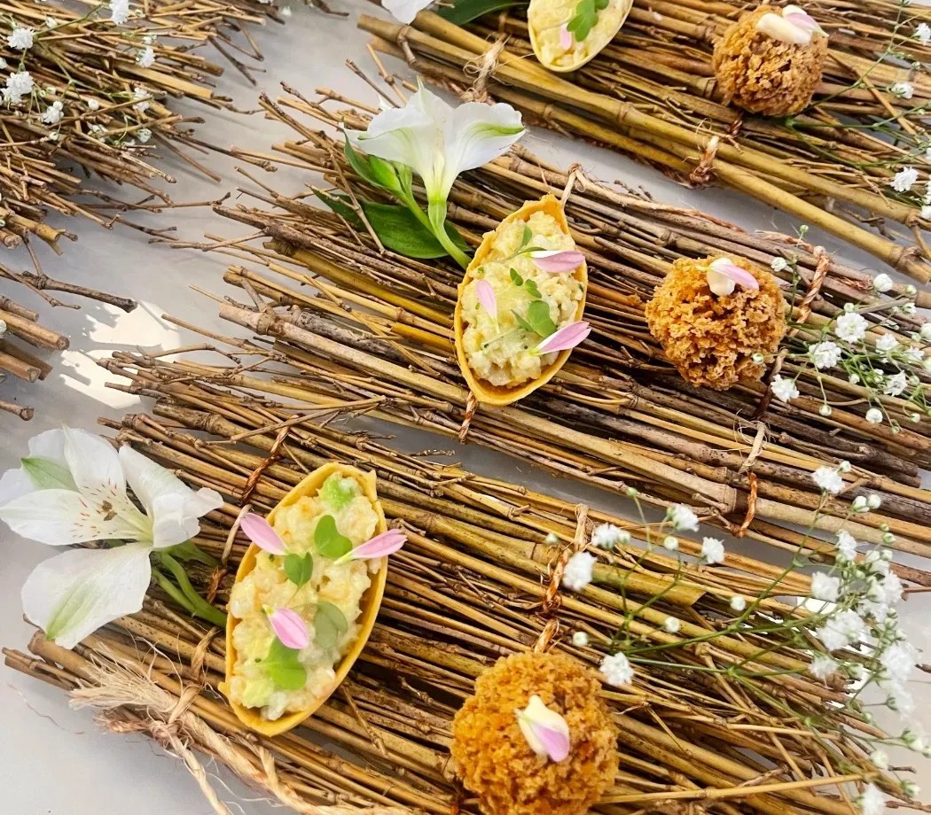 Image alt description