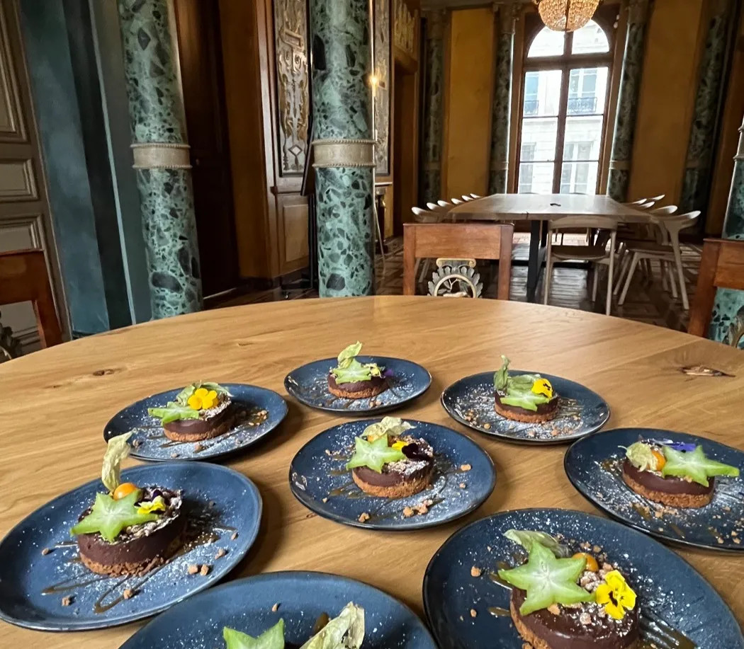 Image alt description