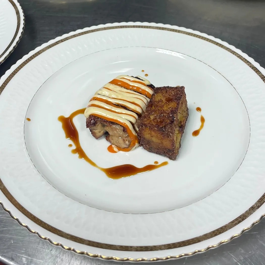 Image alt description