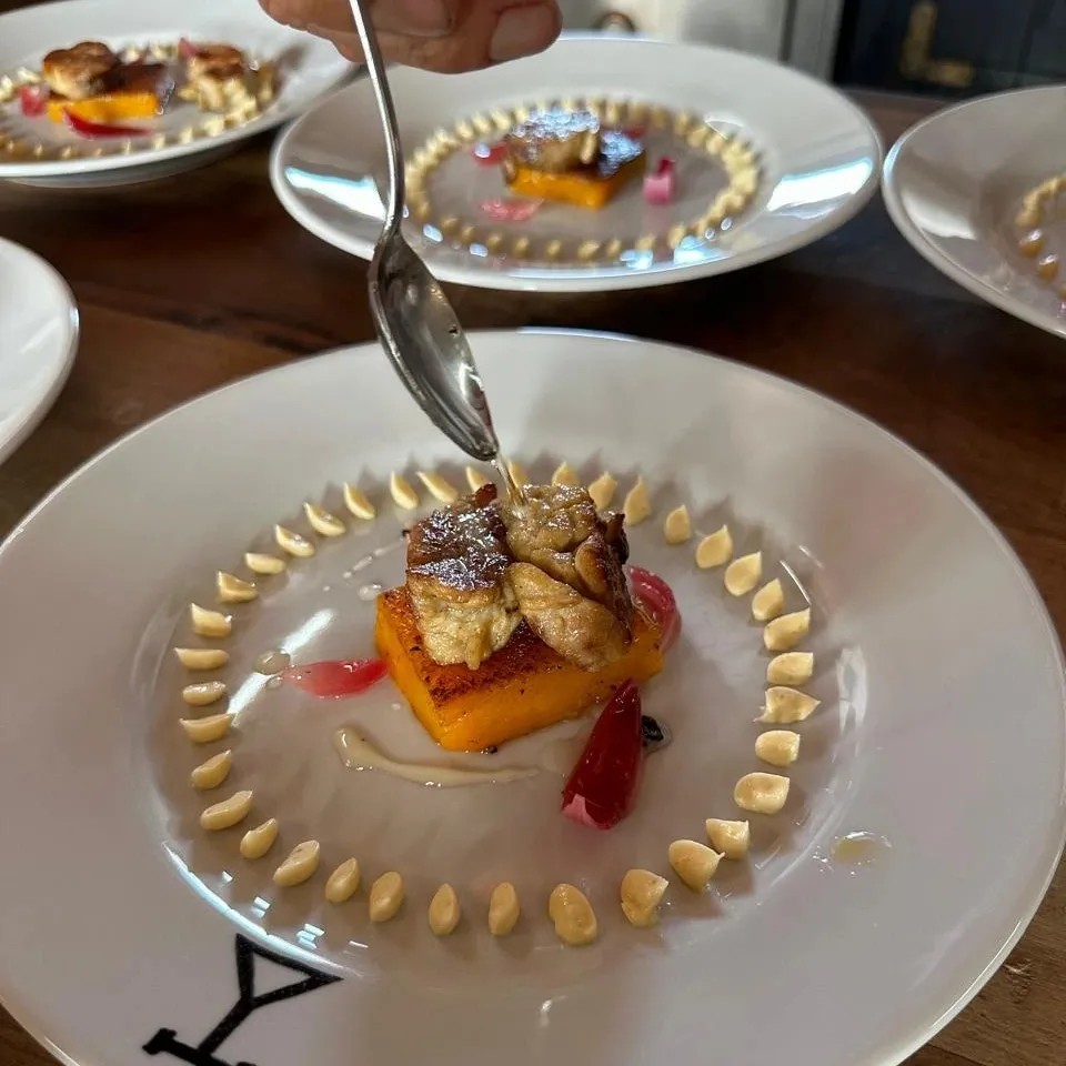 Image alt description