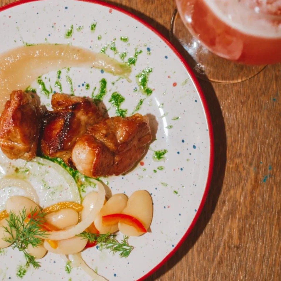 Image alt description