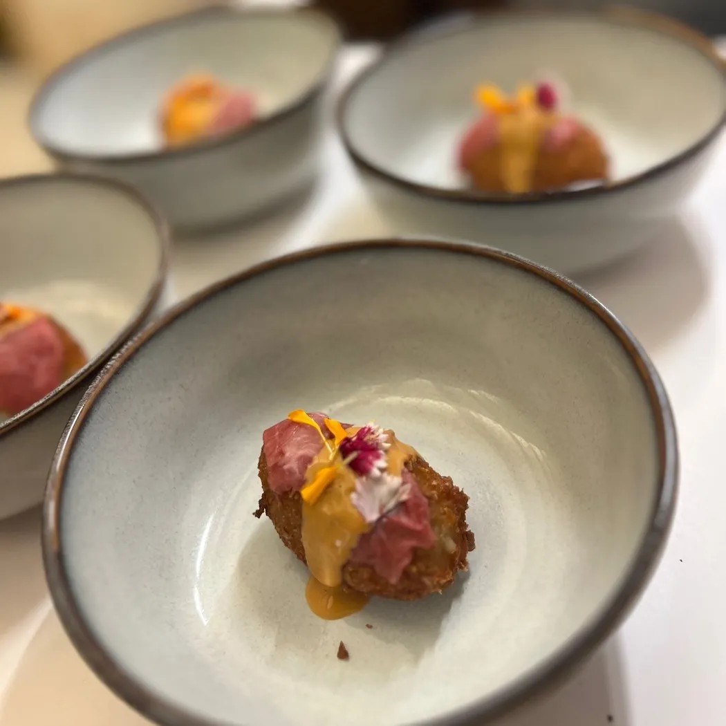 Image alt description