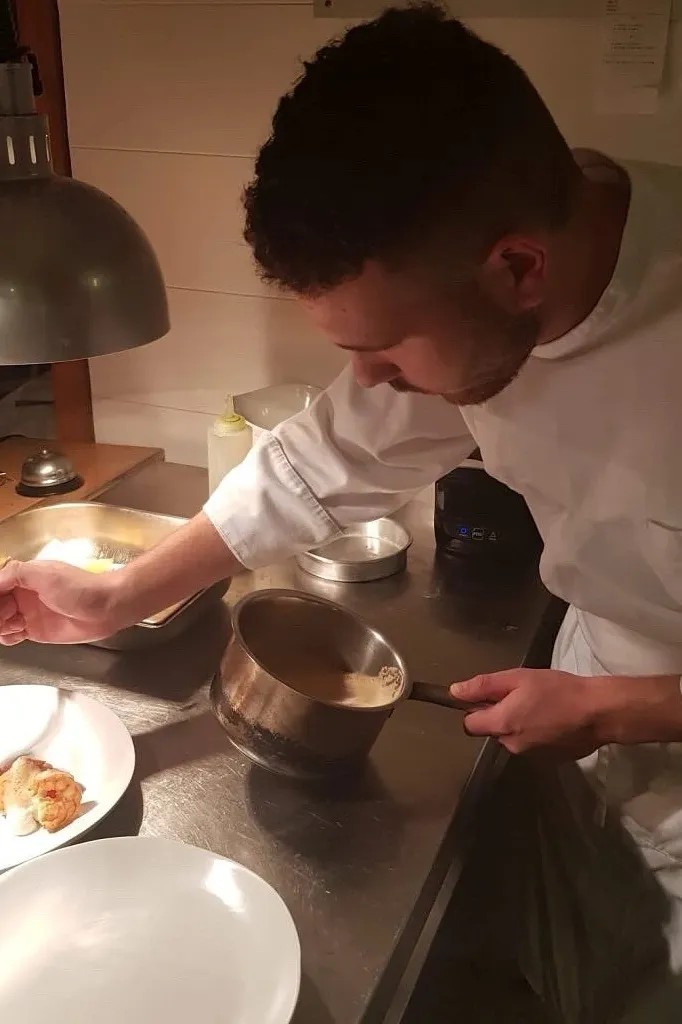 Image alt description